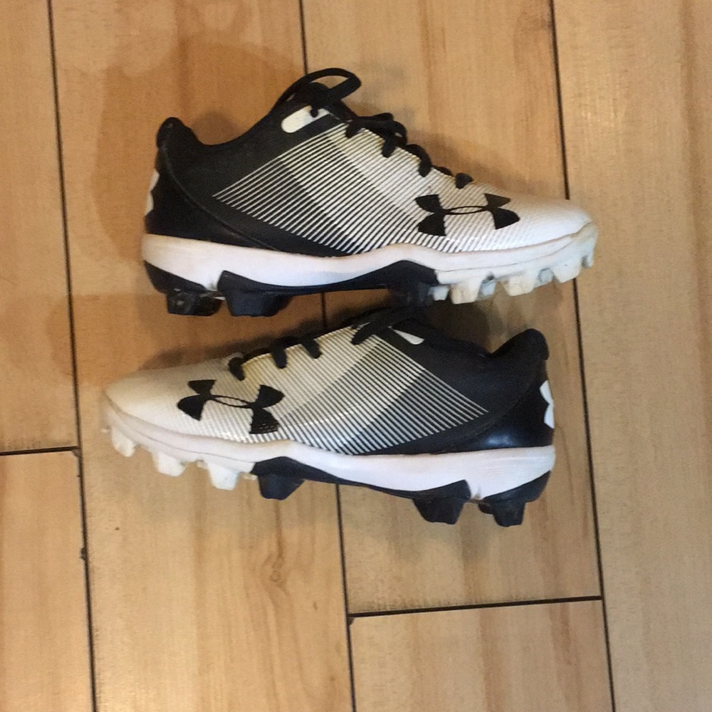 Gently used youth baseball cleats